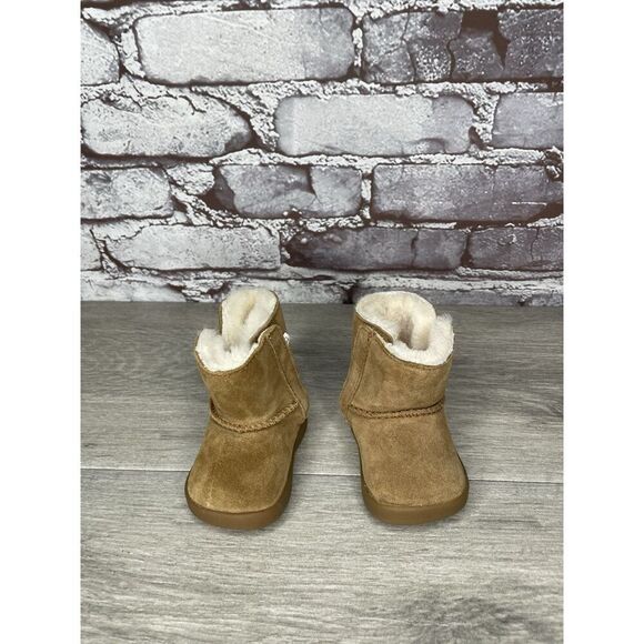 UGG Keelan Tan Brown Suede Sheepskin Lined Boots Toddlers Kids Size 1M US/16EU - Picture 1 of 16